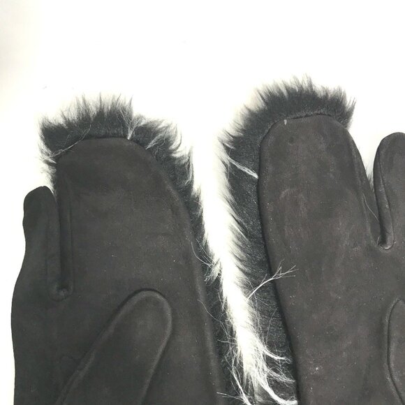 CHANEL Black Love Gloves - Picture 5 of 9